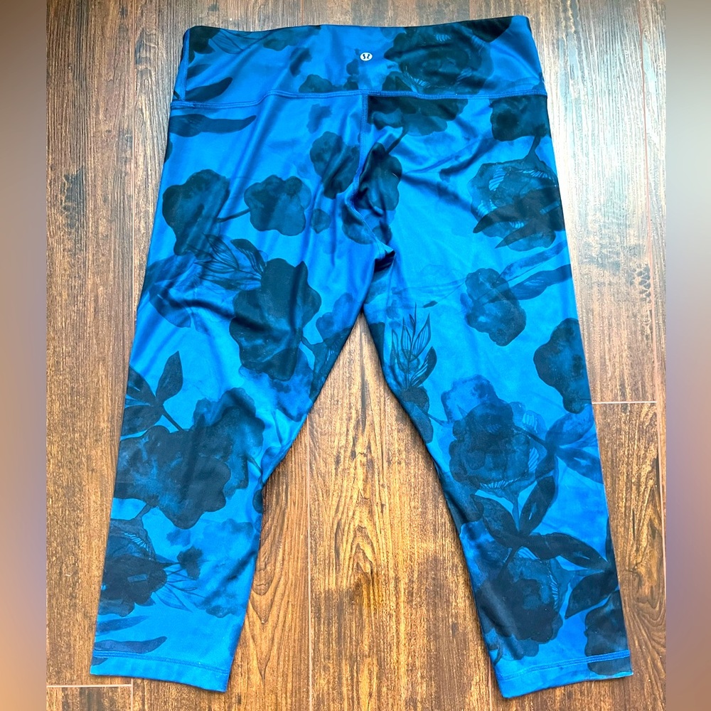 Lululemon blue floral and watercolor cropped leggings, size 12 rare